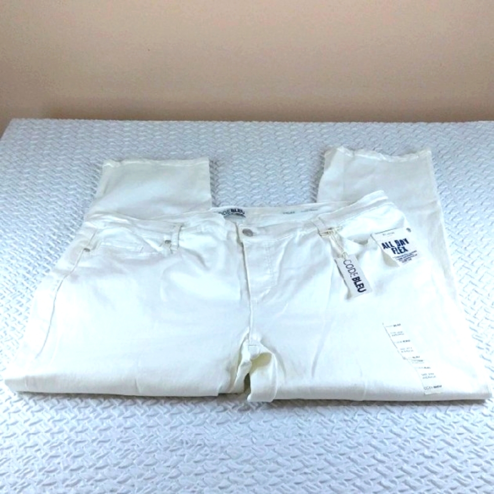 Code Bleu Chelsea White Size 24 W Straight Leg Pants. Classic Style.Stretch.